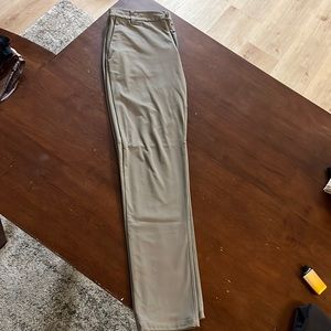 Men’s lululemon commission pants in light sage